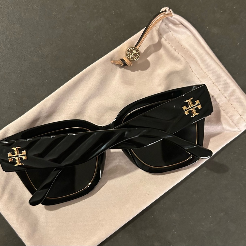 TORY BURCH WOMENS KIRA SUNGLASSES Square BLACK GOLD LOGO CHEVRON QUILTED SIDE